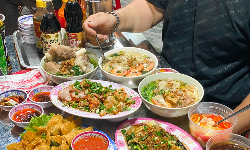 Những khu phố ẩm thực Sài Gòn nức tiếng gần xa 8