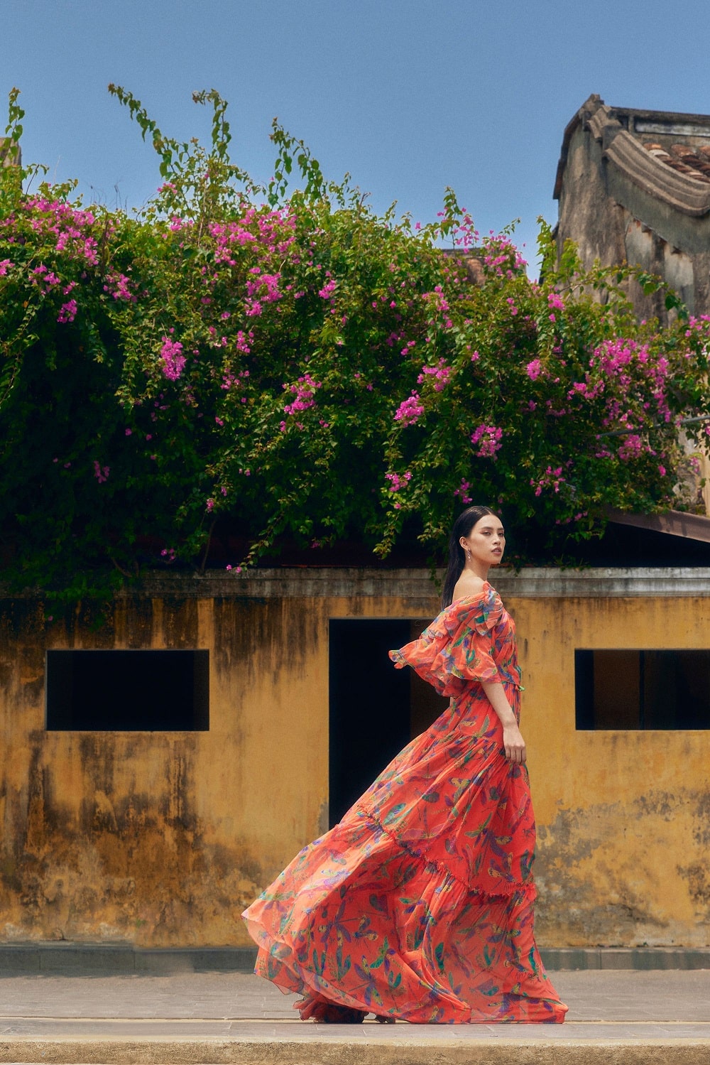 Phố cổ Hội An đậm chất nghệ thuật qua shoot hình của Hoa hậu Tiểu Vy 3
