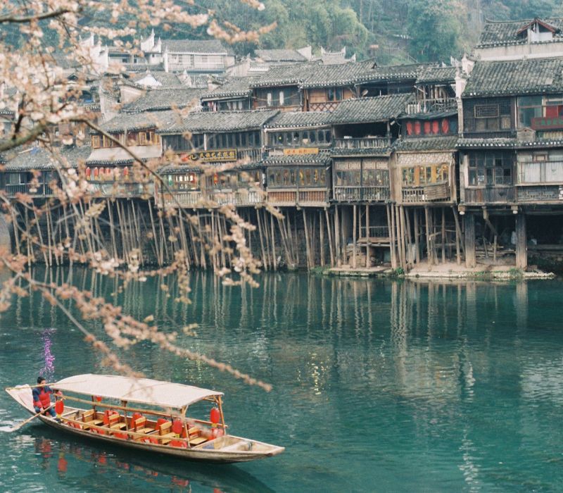Phượng Hoàng Cổ Trấn mang hơi thở đậm nét văn hóa Trung Hoa cổ đại
