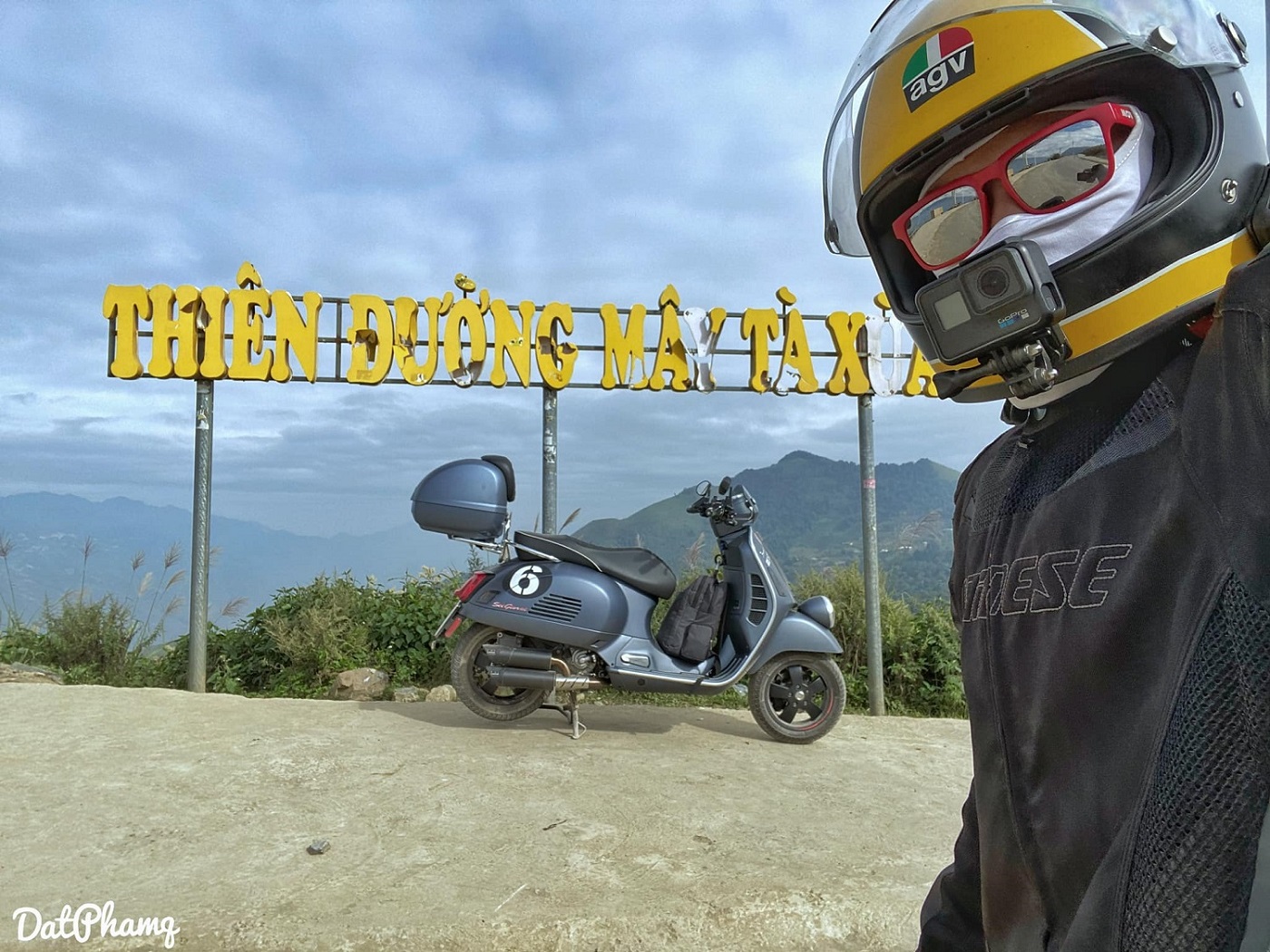 Review chinh phục sống lưng khủng long Tà Xùa cùng chiếc Vespa GTV 18