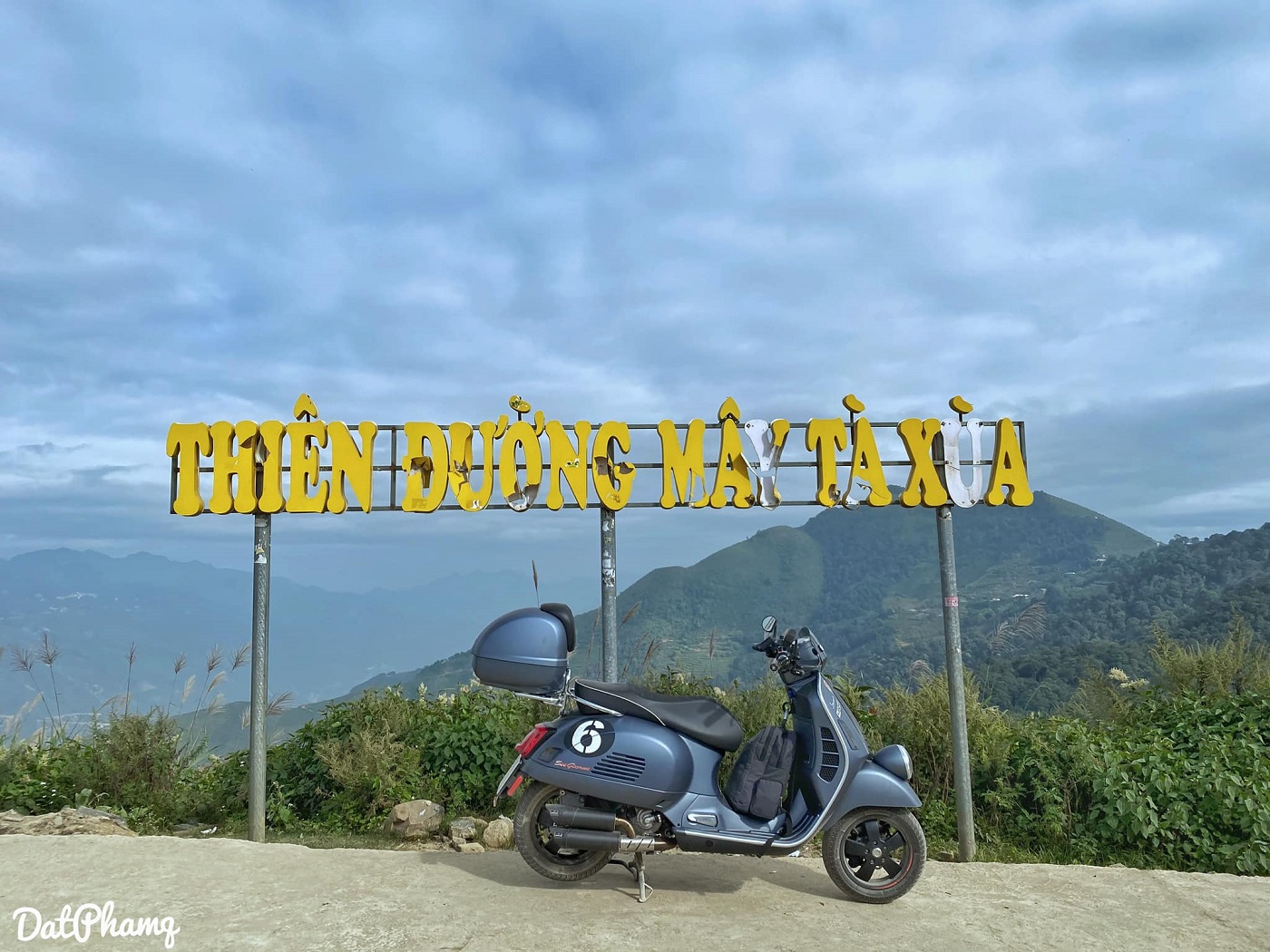 Review chinh phục sống lưng khủng long Tà Xùa cùng chiếc Vespa GTV 11