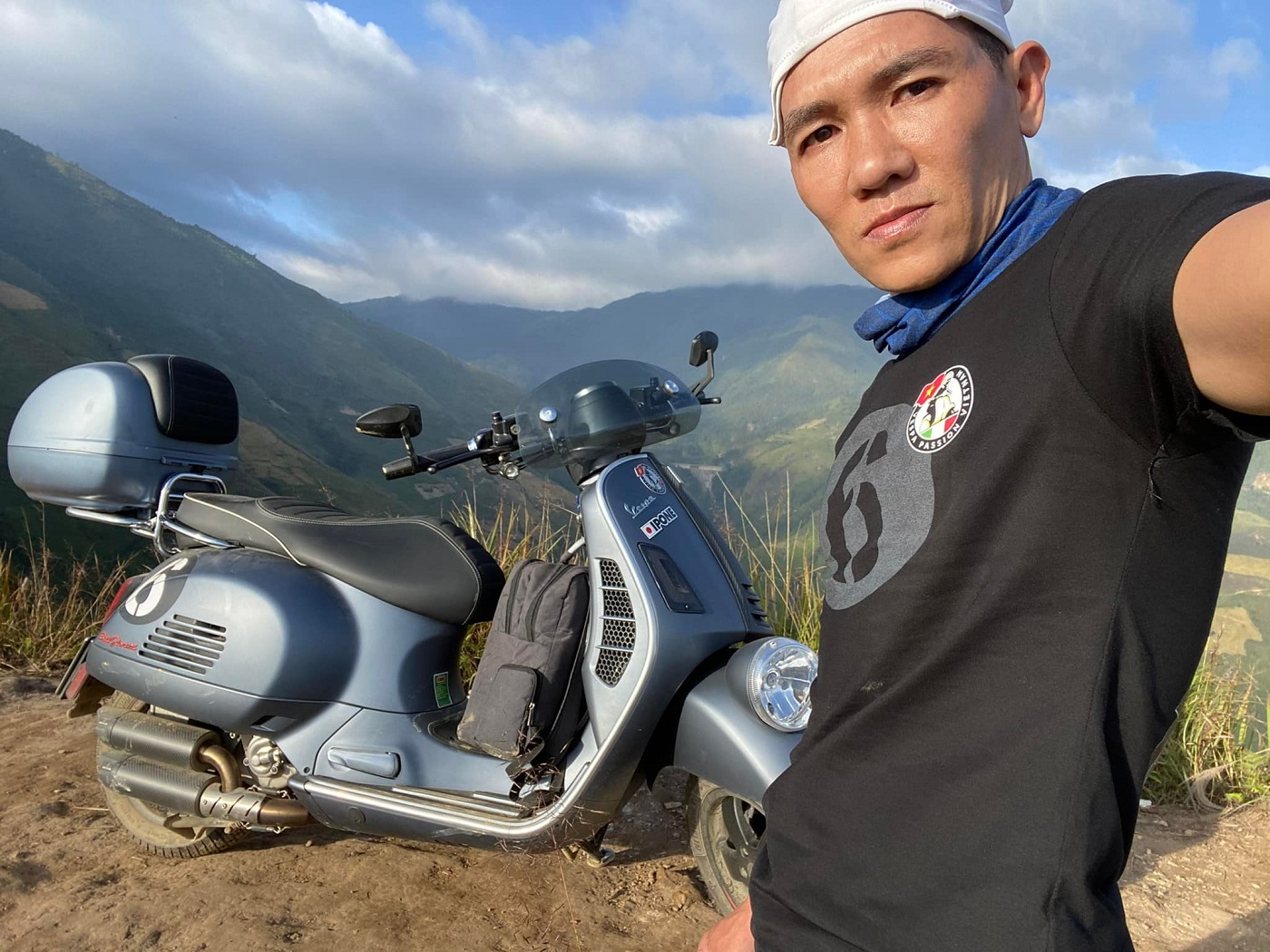 Review chinh phục sống lưng khủng long Tà Xùa cùng chiếc Vespa GTV 9