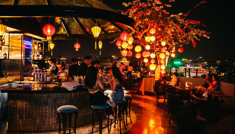 Top 10 Rooftop bar Hanoi sở hữu view săn ảnh cực chất 4