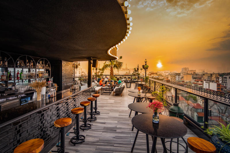 Top 10 Rooftop bar Hanoi sở hữu view săn ảnh cực chất 10