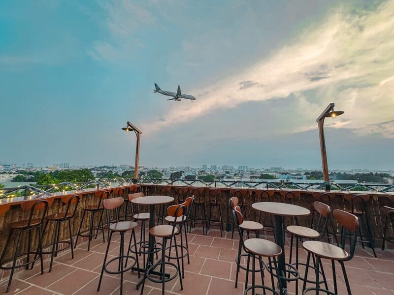6 quán rooftop Gò Vấp với view ngắm máy bay cực ấn tượng 4