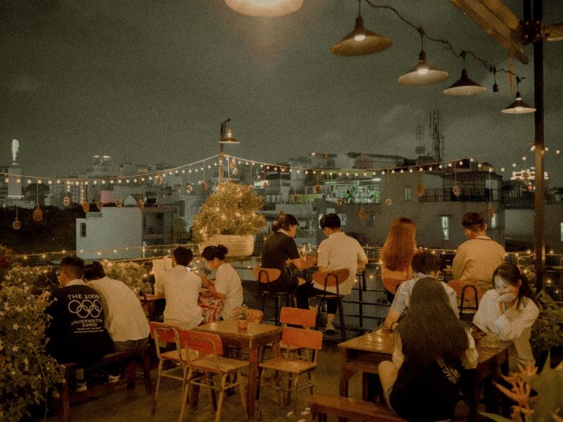Top 15 quán rooftop Quận 1 cực chill với view bao đẹp 11