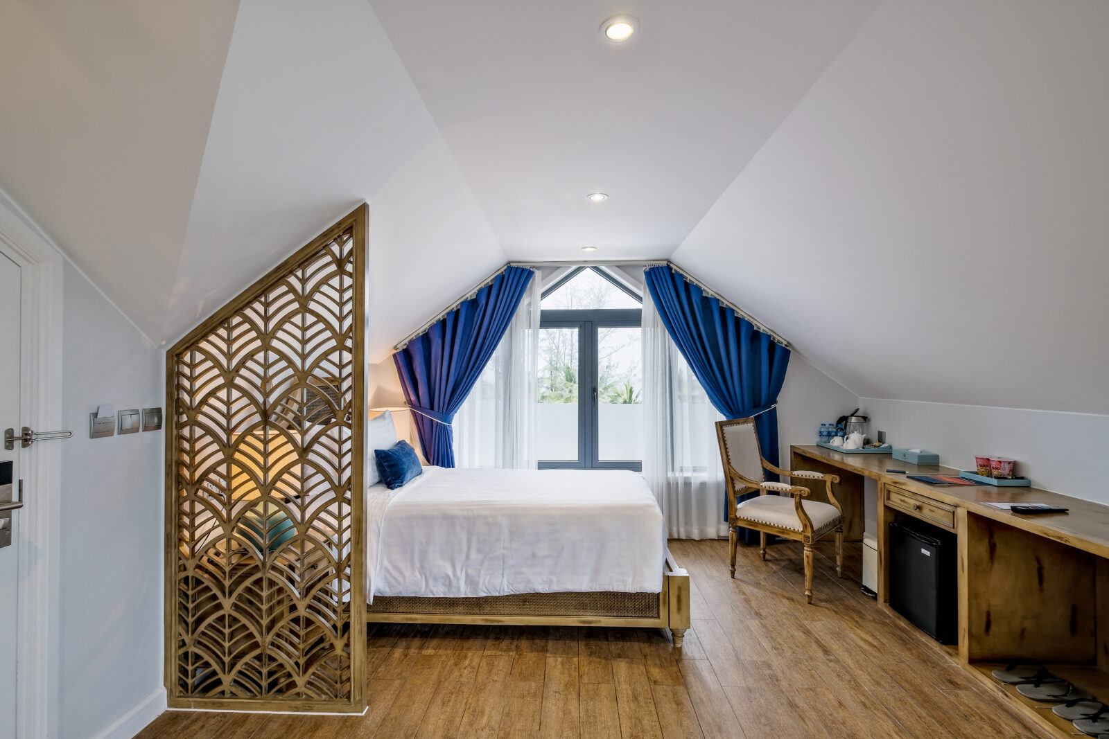 Impressive and unique dome design bedroom