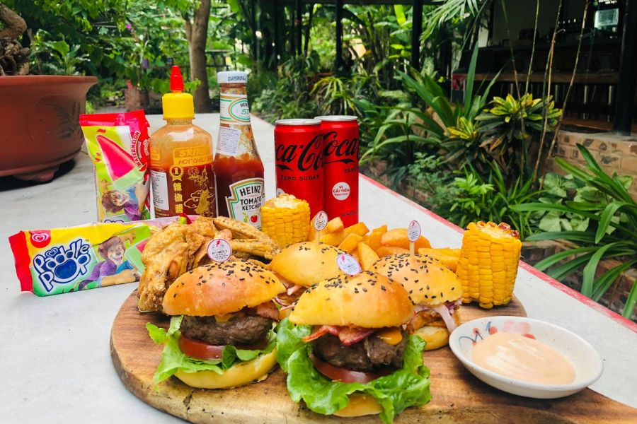 The Banana Tree Hostel Kitchen Bar, tụ điểm vui chơi quên lối về tại