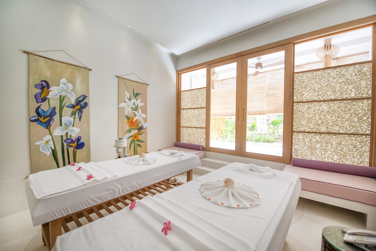 The treatment room brings youthful breath, recharges healing energy The Shells Resort Phu Quoc