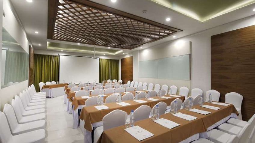 The meeting room is fully equipped with meeting facilities.