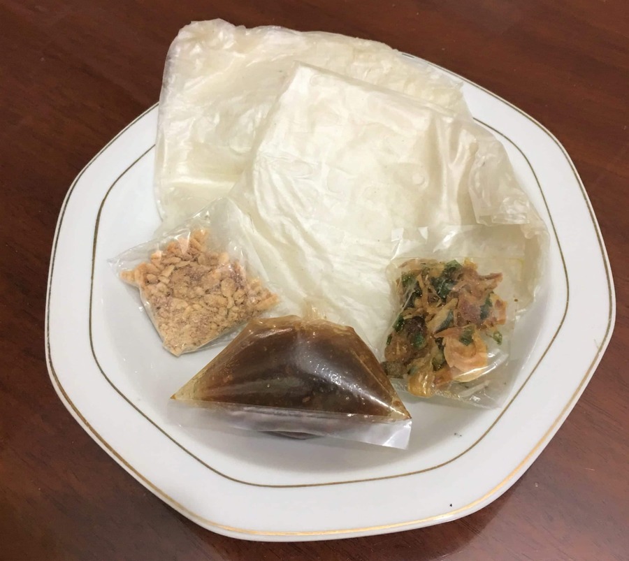 Thưởng thức bánh tráng me Tây Ninh, món đặc sản dân dã 3