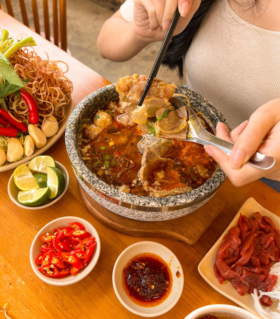 Thưởng thức Bún bò thố đá Đà Lạt mới toanh tại Hương Quán 7