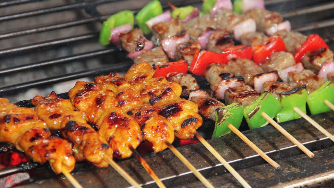 Thưởng thức xiên que nướng giữa cái se se lạnh Đà Lạt