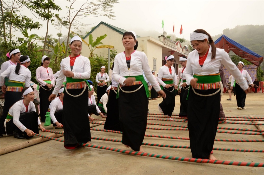 Trang phục truyền thống của phụ nữ dân tộc Mường ở Cẩm Thủy