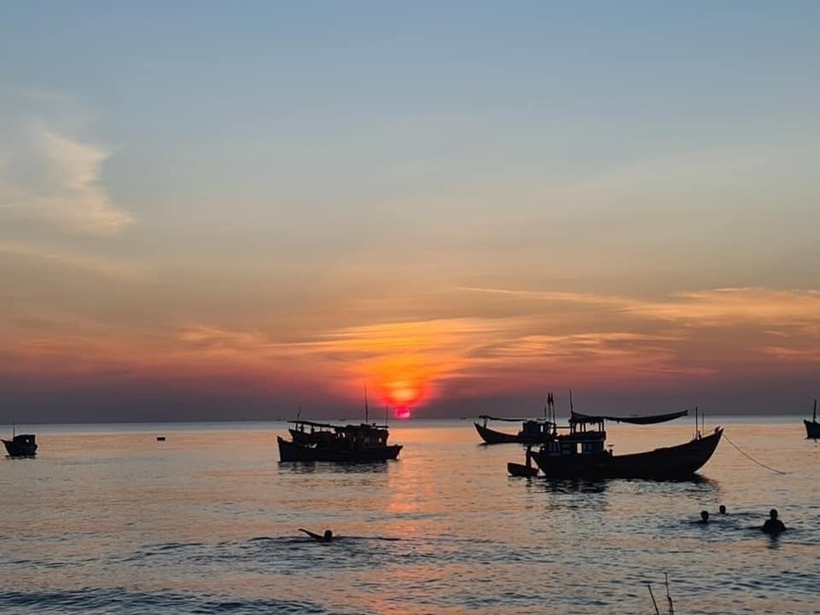 Tìm về Biển Bình Minh, không gian nắng vàng cát trắng gần ngay Phố Hội 3