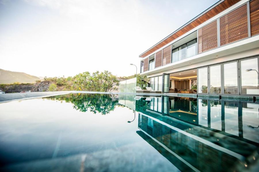 Top 4 villa Nha Trang có hồ bơi hướng về phía bãi biển xinh đẹp 4