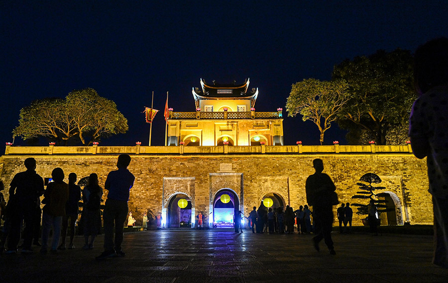 Tour đêm khám phá Hoàng Thành Thăng Long Hà Nội tìm về cội nguồn lịch sử 2