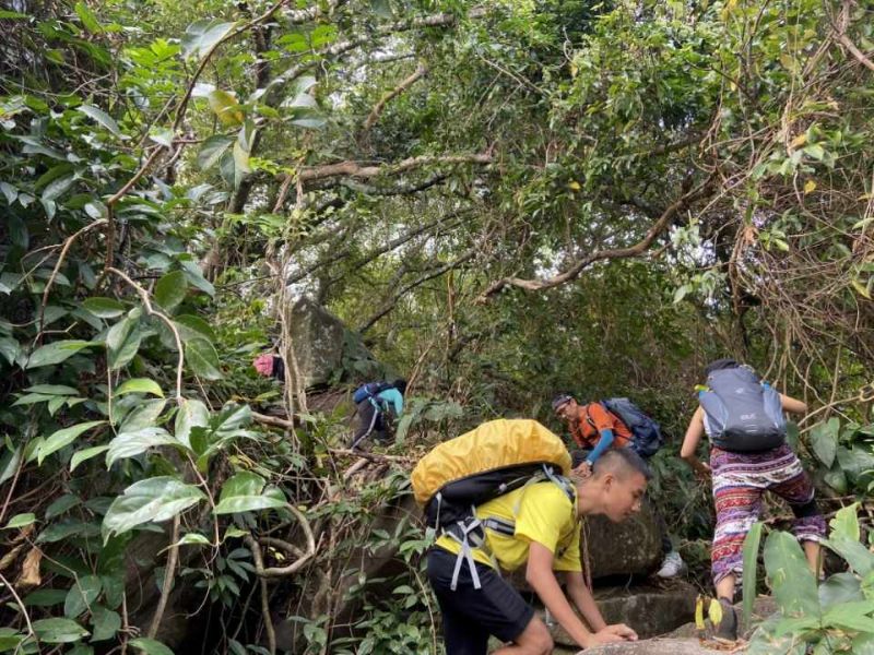 12 Địa điểm trekking cực đáng trải nghiệm của nước ta 13