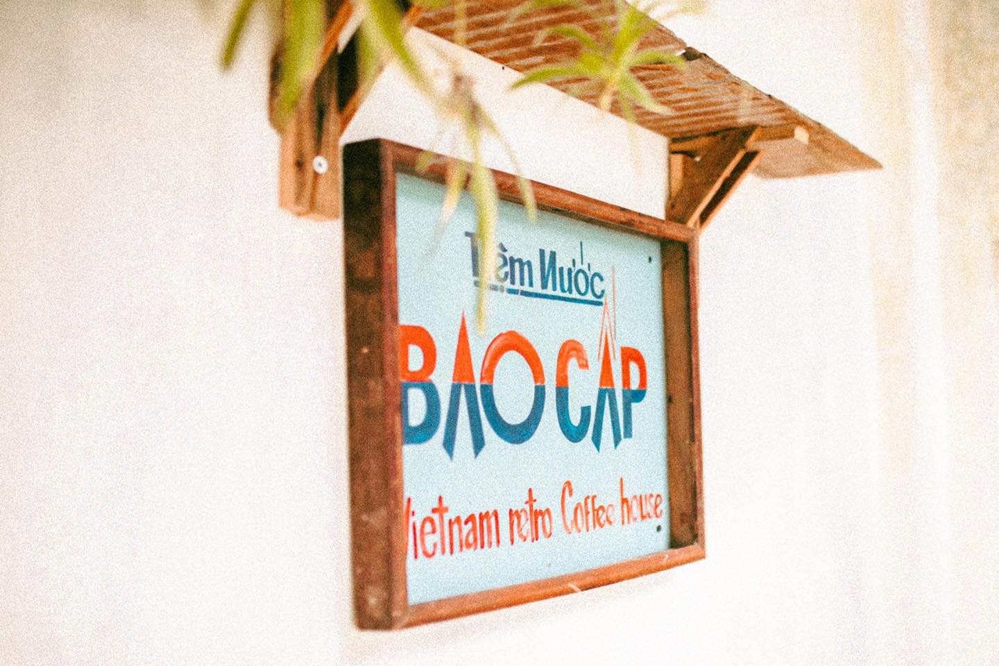 Biển hiệu của Tiệm Nước Bao Cấp