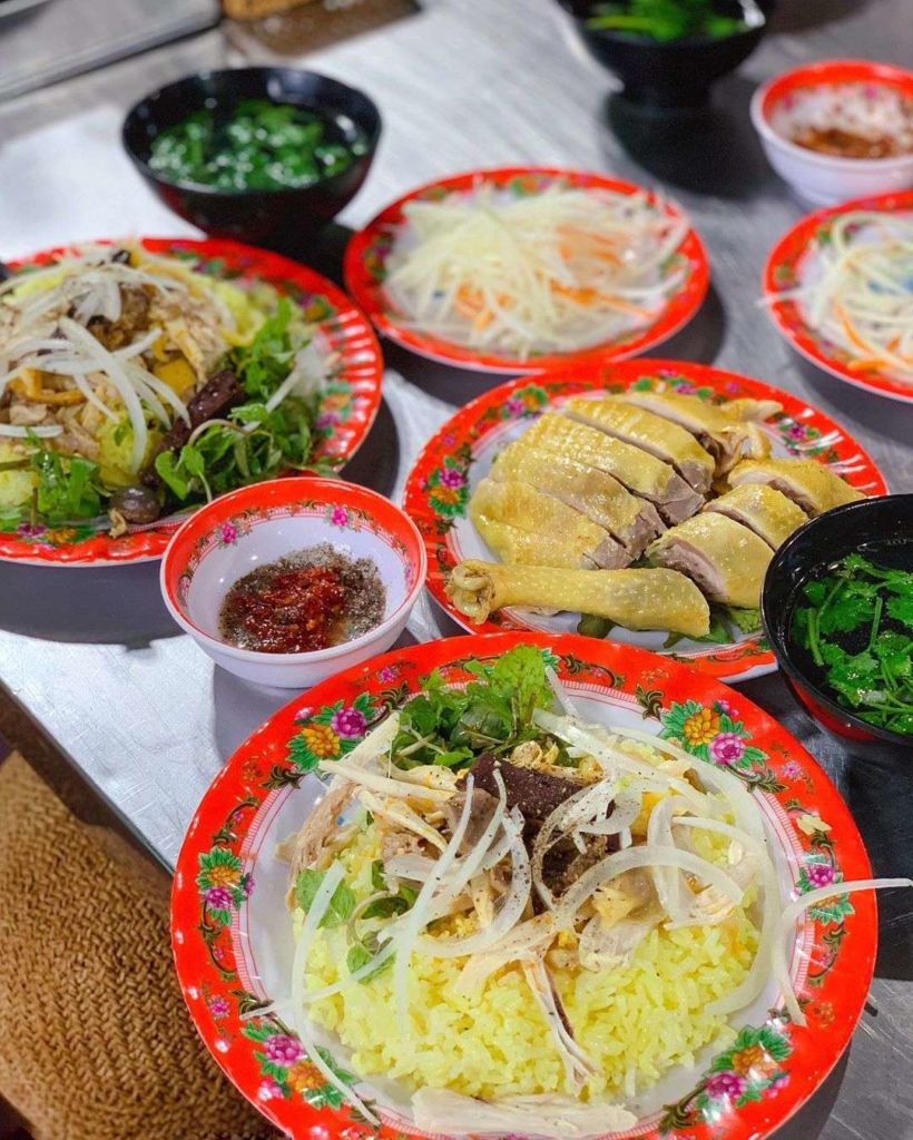 Truy tìm 10 quán cơm gà Hội An nức tiếng xa gần, đậm đà hương vị Hội phố 10