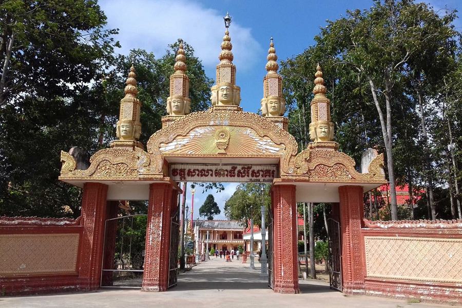 Viếng chùa Sala Phôthi Sêrây Sakô nghe kể về truyền thuyết cá Ông 2