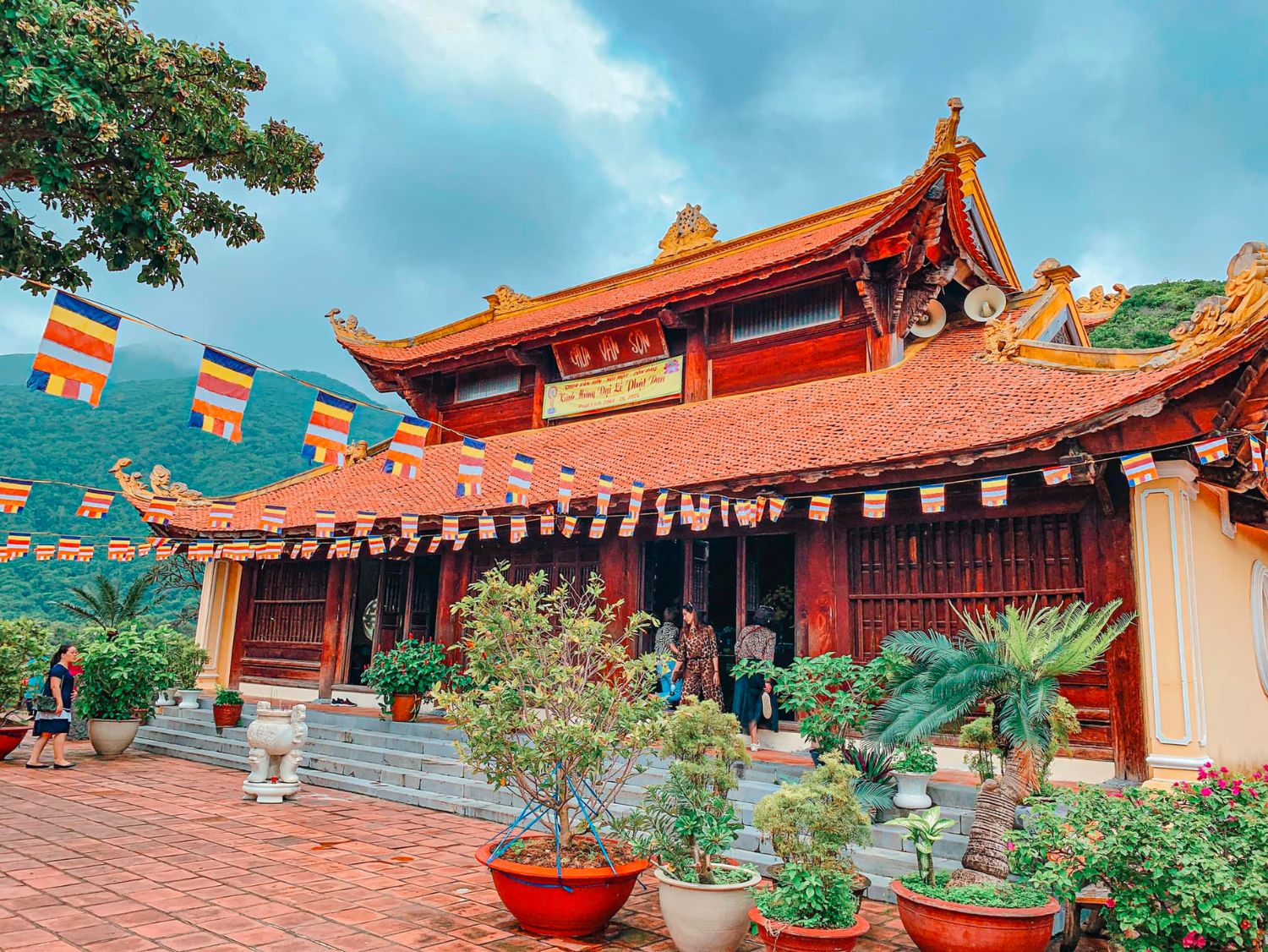 Viếng thăm Vân Sơn Tự (Chùa Núi Một) Côn Đảo, ngôi chùa đẹp nhất Việt Nam