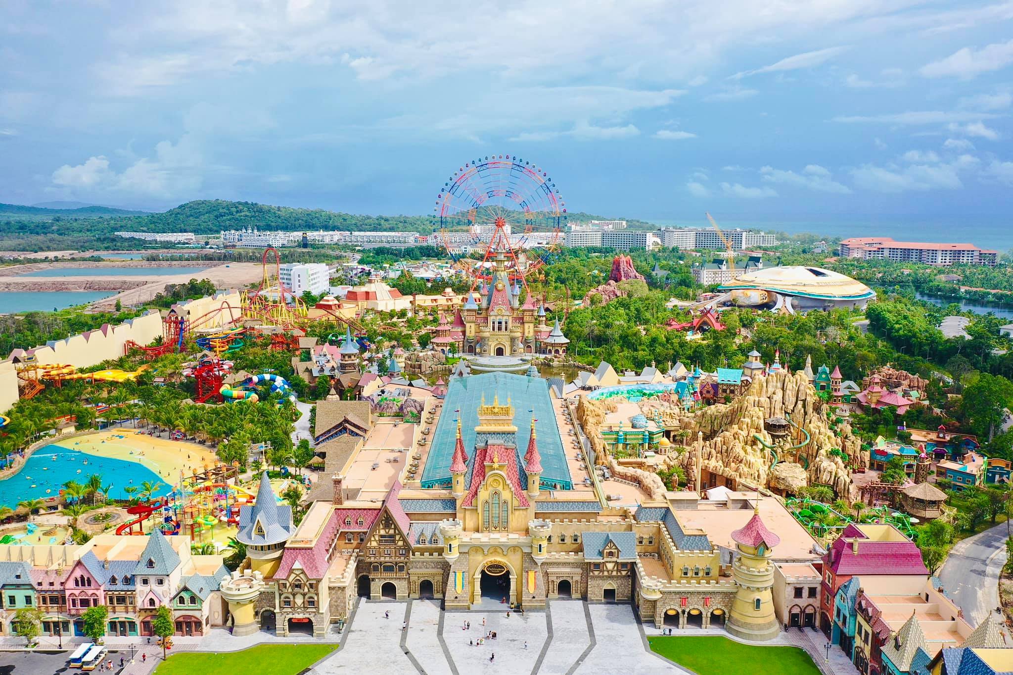 Công viên giải trí VinWonders Phú Quốc (Khu vui chơi lớn nhất Châu Á)