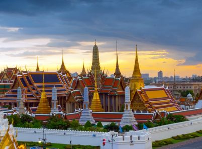 Ghé thăm Wat Phra Kaew để chiêm ngưỡng quốc bảo Thái Lan