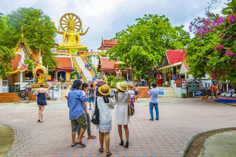 Wat Phra Yai, chùa Phật Lớn uy nghiêm trên ngọn đồi ở Thái Lan 8