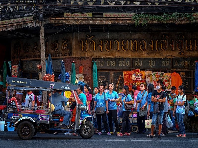 Những chuyến xe Tuktuk tô màu rực rỡ đường phố Thái Lan 2