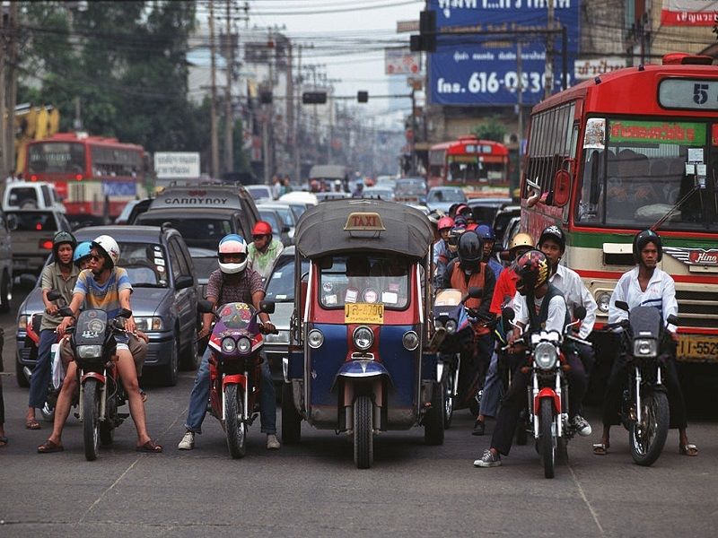 Những chuyến xe Tuktuk tô màu rực rỡ đường phố Thái Lan 4