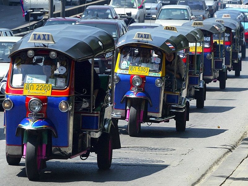 Những chuyến xe Tuktuk tô màu rực rỡ đường phố Thái Lan 6