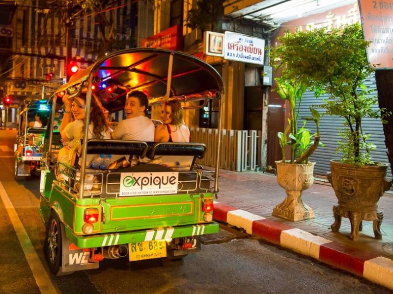 Những chuyến xe Tuktuk tô màu rực rỡ đường phố Thái Lan 3