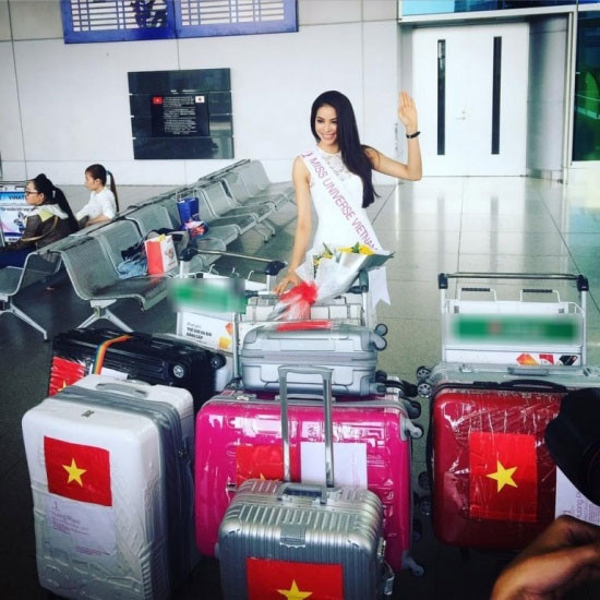 Phạm Hương đã mặc những gì trong 8 vali tại Miss Universe?