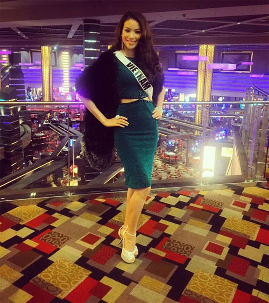 Phạm Hương đã mặc những gì trong 8 vali tại Miss Universe?