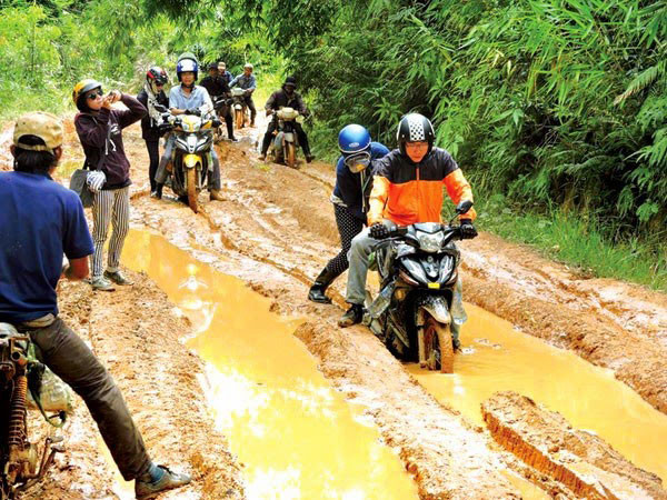 Kinh nghiệm đảm bảo an toàn khi đi phượt mùa mưa bão