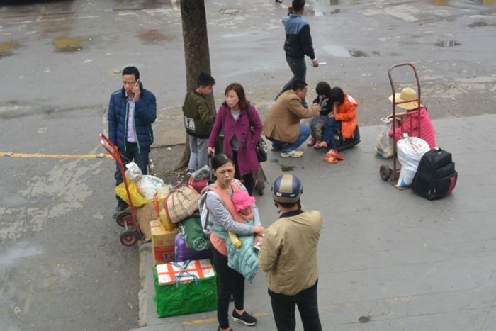 dieu-kinh-di-mang-ten-het-tet-nguoi-dan-linh-kinh-hanh-ly-tro-lai-thanh-pho4