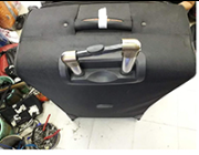 3 cách xử lý khi cần kéo vali bị kẹt 3