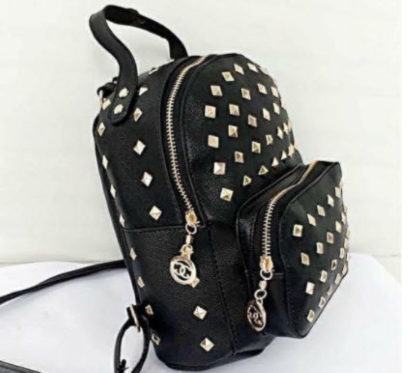 Balo mini nữ cá tính, vẻ đẹp của những phong cách thời trang mạnh mẽ 3