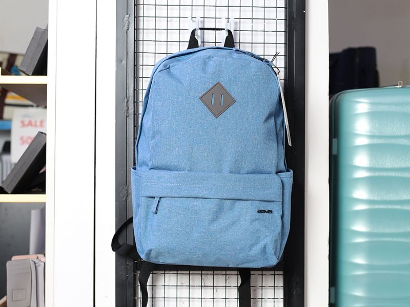 Các mẫu balo unisex cả nam lẫn nữ đều có thể sử dụng trong những chuyến đi 8