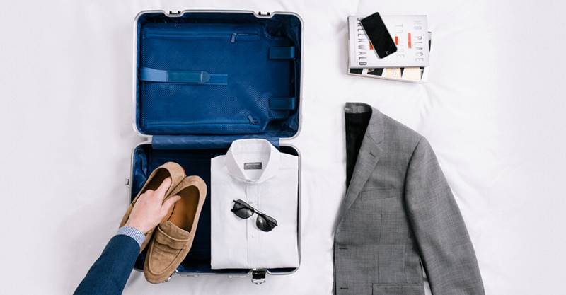 Cách gấp vest cho vào vali và những mẹo nhỏ sắp xếp hành lý bạn cần biết 2