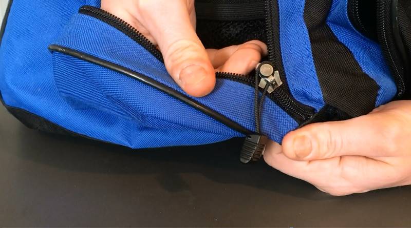 Cách sửa chốt túi xách và những mẹo sửa khóa kéo bạn nên biết 3