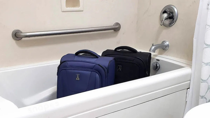 Đặt vali vào phòng tắm khi nhận phòng khách sạn, hành động nhỏ, lợi ích to 2
