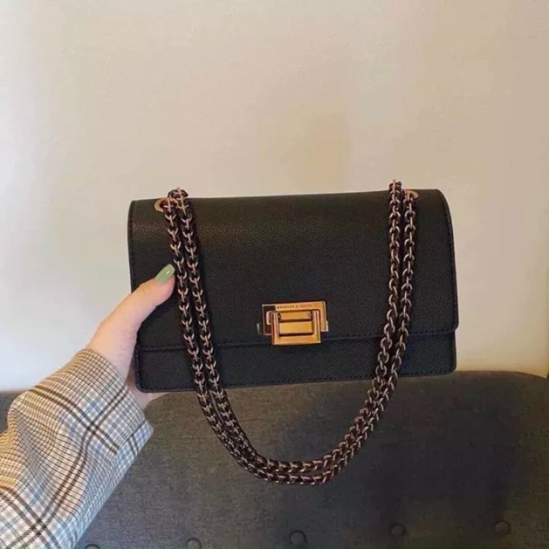 Điểm danh 7 mẫu túi xách dây xích cực đẹp dành cho cô nàng cá tính 8