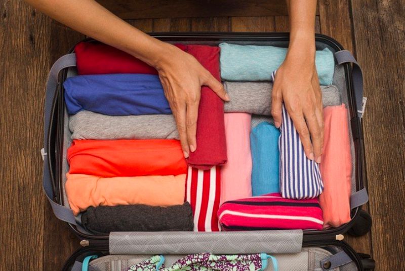 Hướng dẫn chi tiết cách xếp đồ vào vali không bị nhăn 2