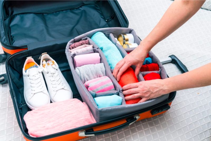 Hướng dẫn chi tiết cách xếp đồ vào vali không bị nhăn 5