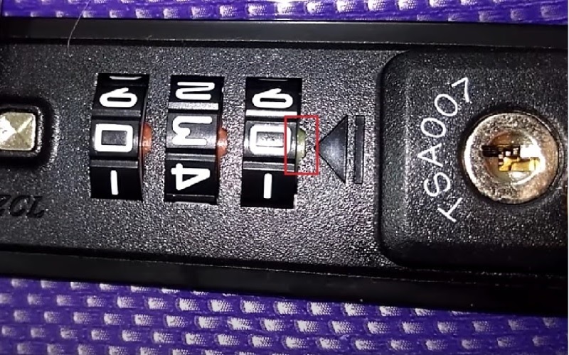 Làm cách nào mở khóa số TSA trên vali khi quên mật khẩu? 3