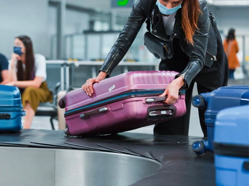 Hướng dẫn xử lý vali nhựa bị bể đơn giản, nhanh chóng 2
