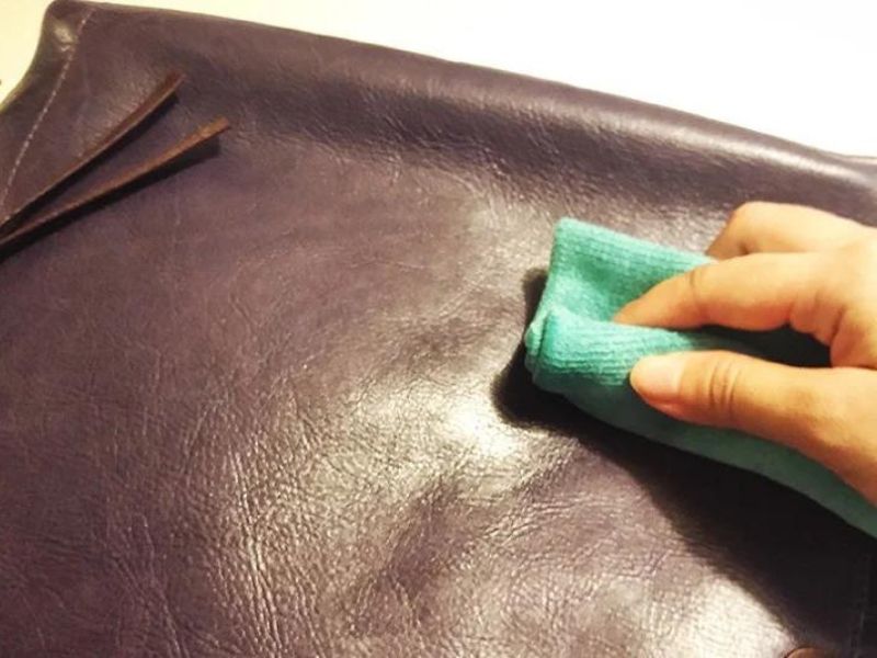 Những cách vệ sinh túi xách hiệu quả bạn có thể tham khảo 5