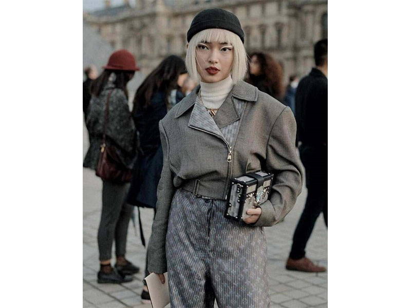 Khám phá ngay bí kíp tạo dáng chụp ảnh với túi xách chuẩn Fashionista 2